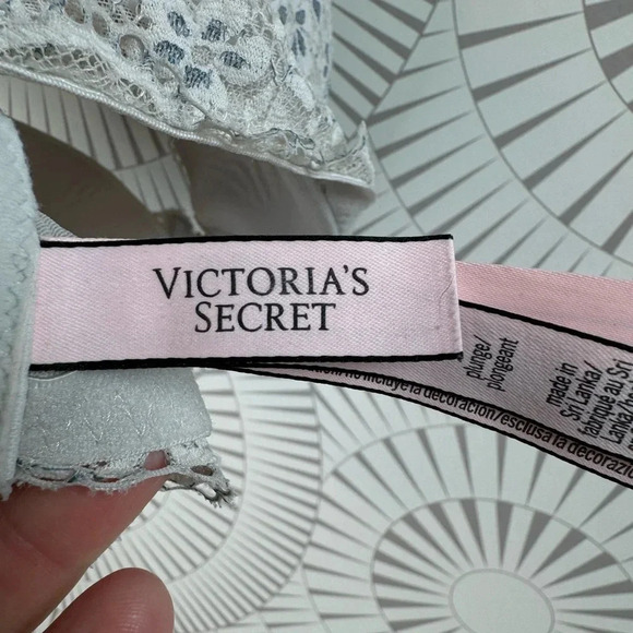 Victoria’s Secret Women’s Plunge Bra Light Blue with Lace Overlay Size 34DDD - Picture 7 of 7